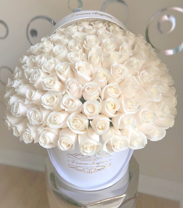 100 White Roses Box