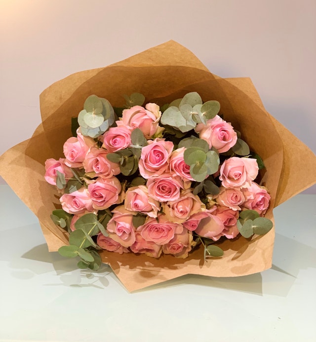 24 Pretty Pink Roses