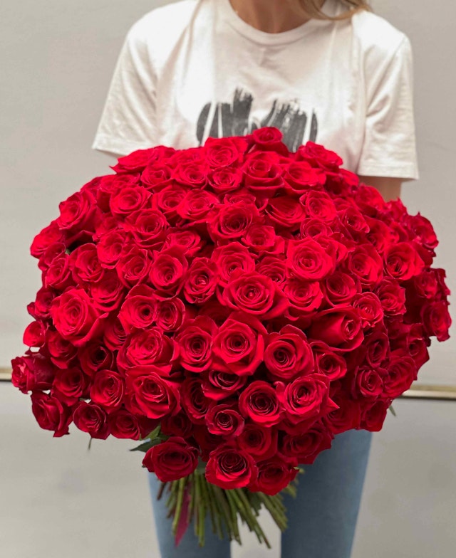 100 red roses bouquet