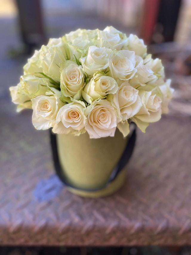 50 White Rose Hatbox