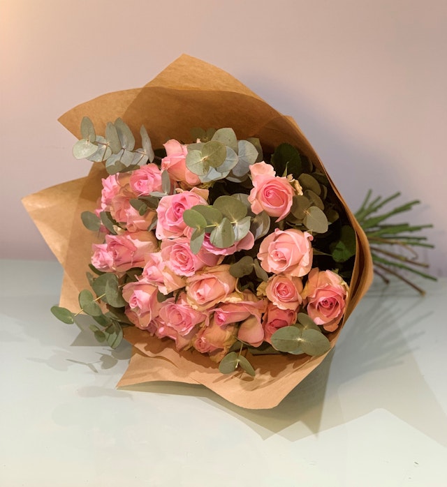 24 Pretty Pink Roses