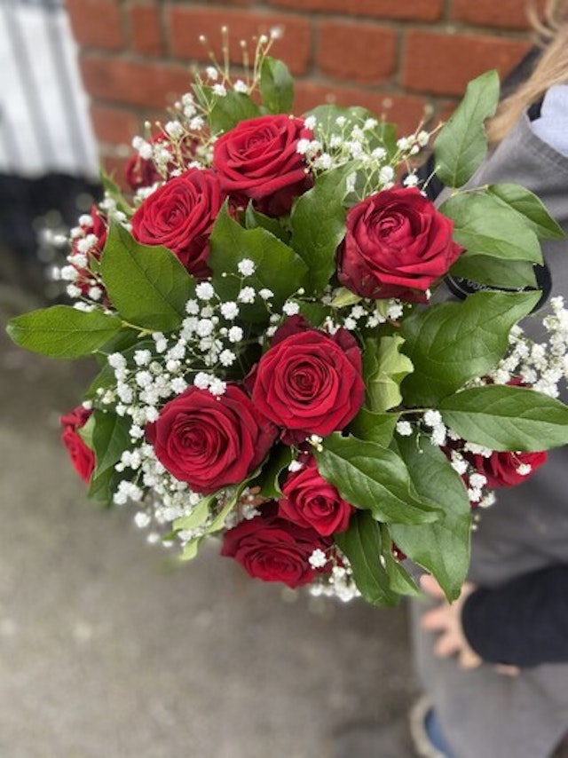 12 Red Rose Handtied