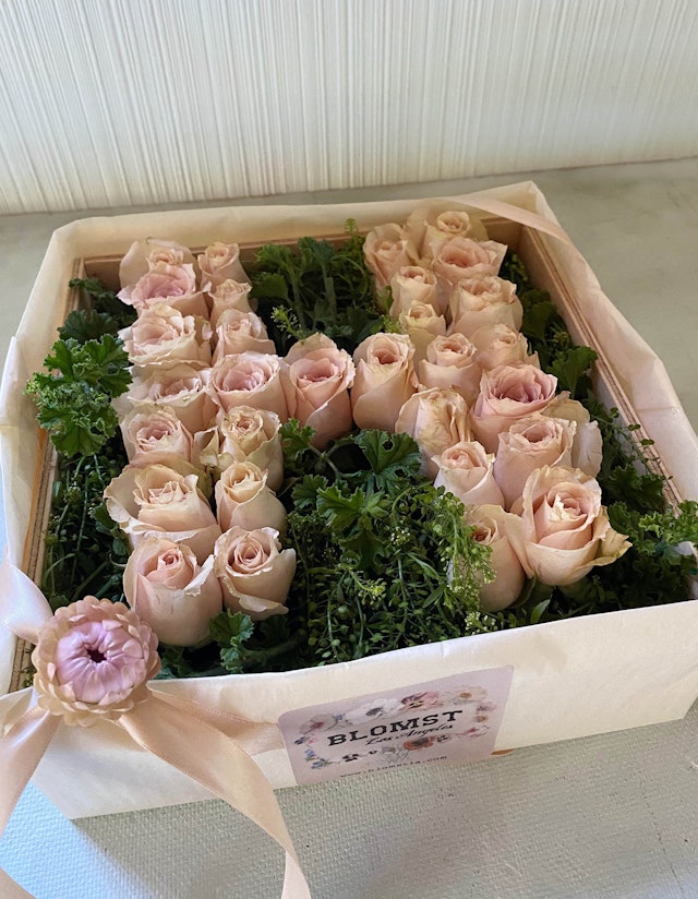 Hannah flower box