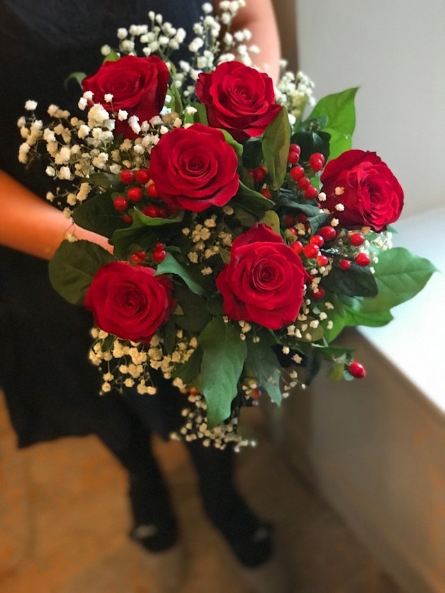 6 Red Roses Handtied