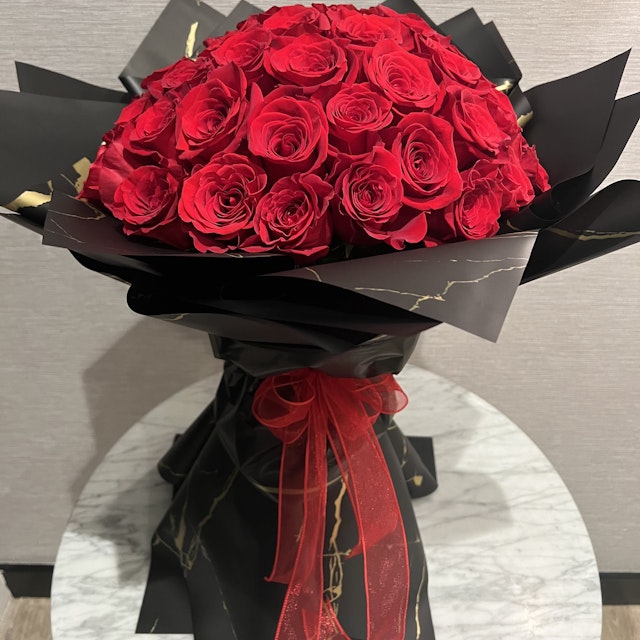 25 Exquisite Red Rose