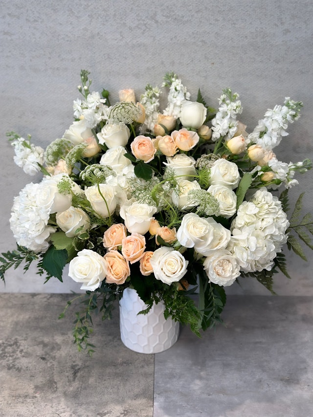 Elegant flowers 2023