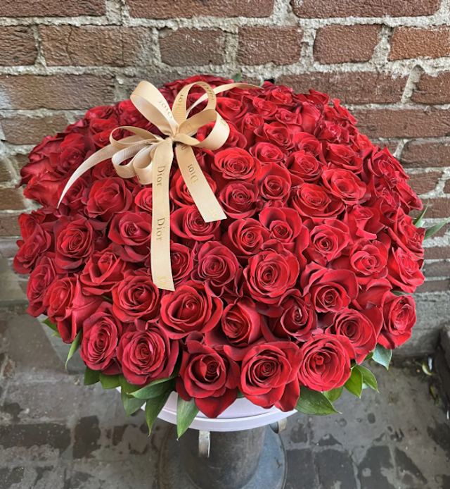 100 Red Rose Box